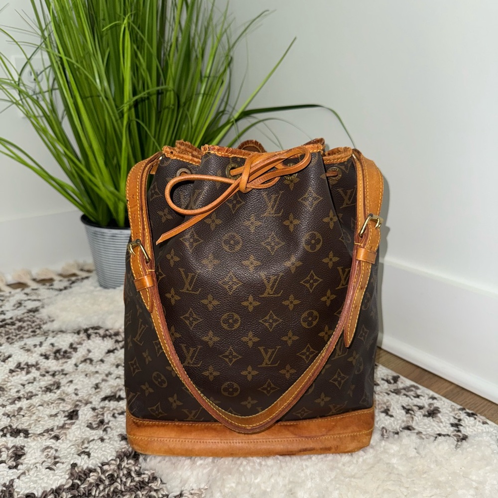 Louis Vuitton monogram noe shoulder bag